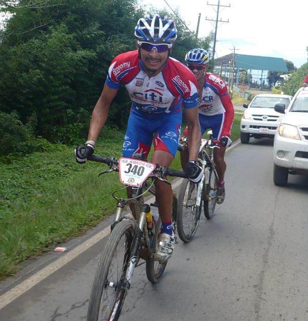 Luis Mejia Sanchez leads Federico Ramirez