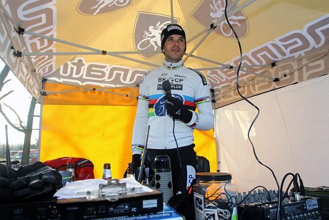 World champion Niels Albert on the mic in Cincinnati.