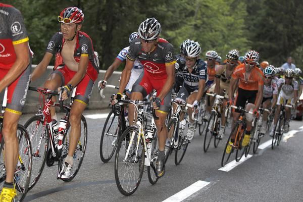 Teammates try to take care of Lance Armstrong (RadioShack)