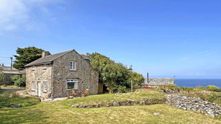 Cottage in Pendeen, Cornwall by the sea.