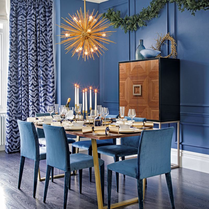 Setting a Christma table: How to lay the table to wow dinner guests ...