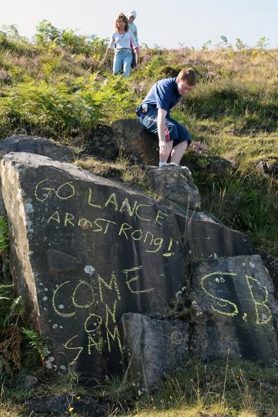 Encouragement for Lance Armstrong (Astana) and Sam Bennett (Irish National Team) on The Vee.