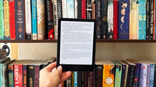 the kindle colorsoft 2026 photographed in direct sunlight