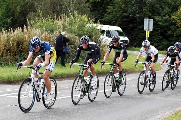 Sky and Vacansoleil on the front of peloton.