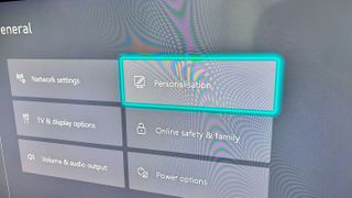 The Xbox settings menu personalization tab.