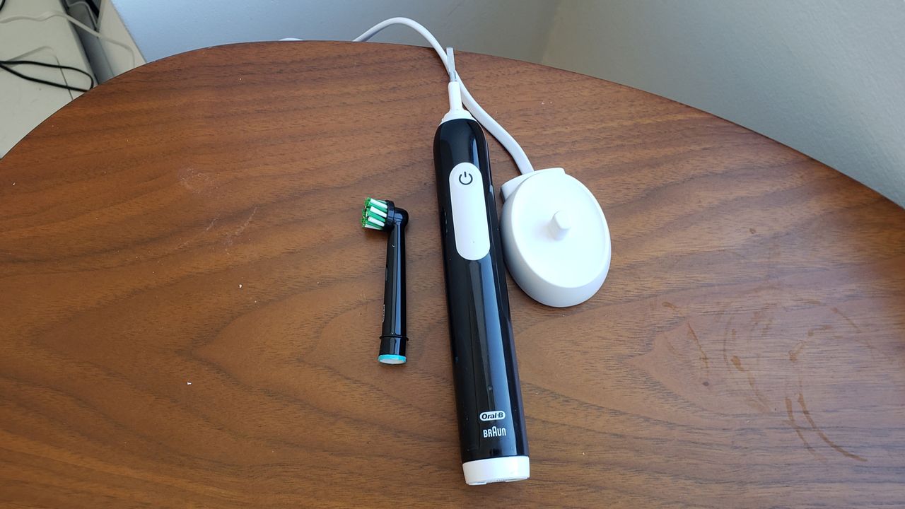 Oral B Pro 1000 electric toothbrush