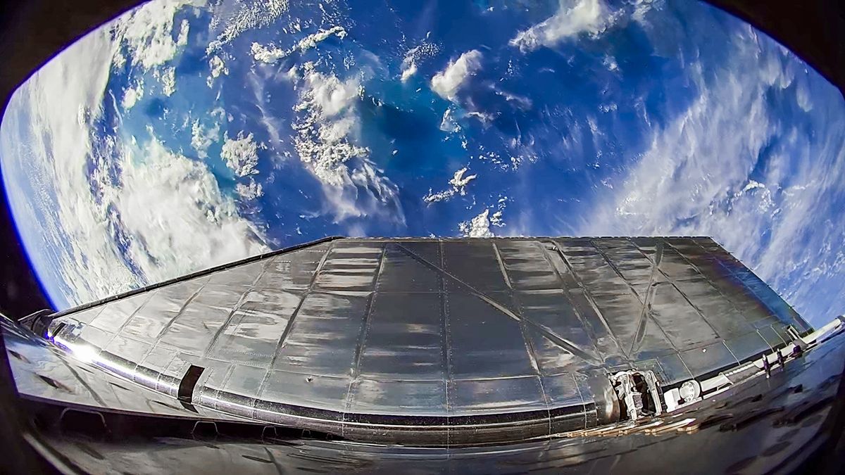 Relive SpaceX's epic Starship launch (and rocket catch) in these