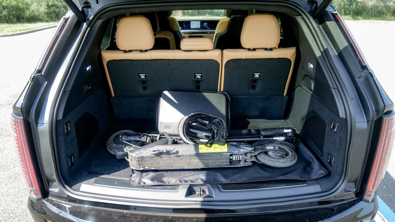 2025 Cadillac Escalade IQ Sport 2 test drive.