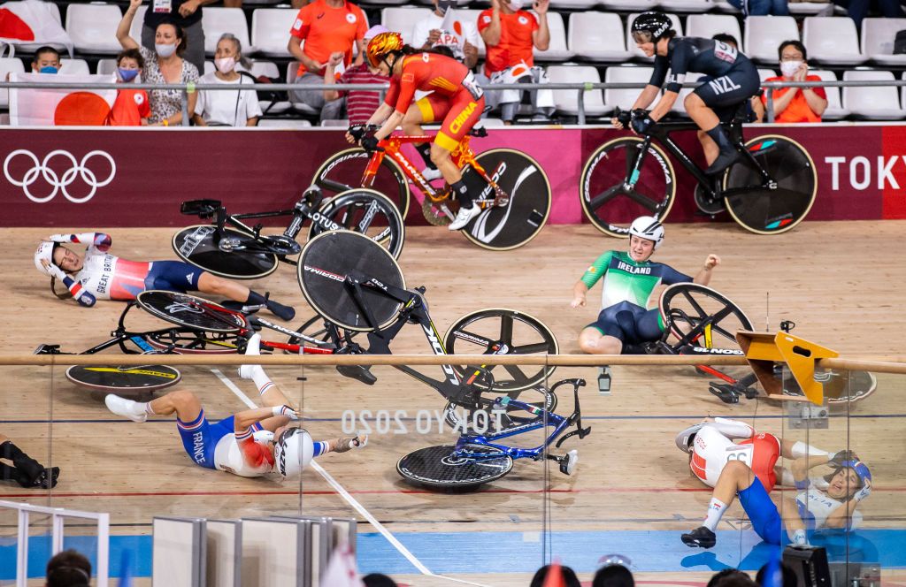 IZU JAPAN AUGUST 08 Jiali Liu of Team China and Holly Edmondston of Team New Zealand compete as Lotte Kopecky of Team Belgium Clara Copponi of Team France and Laura Kenny of Team Great Britain crash during the Womens Omnium scratch race 1 round of 4 of the track cycling on day sixteen of the Tokyo 2020 Olympic Games at Izu Velodrome on August 08 2021 in Izu Shizuoka Japan Photo by Justin SetterfieldGetty Images