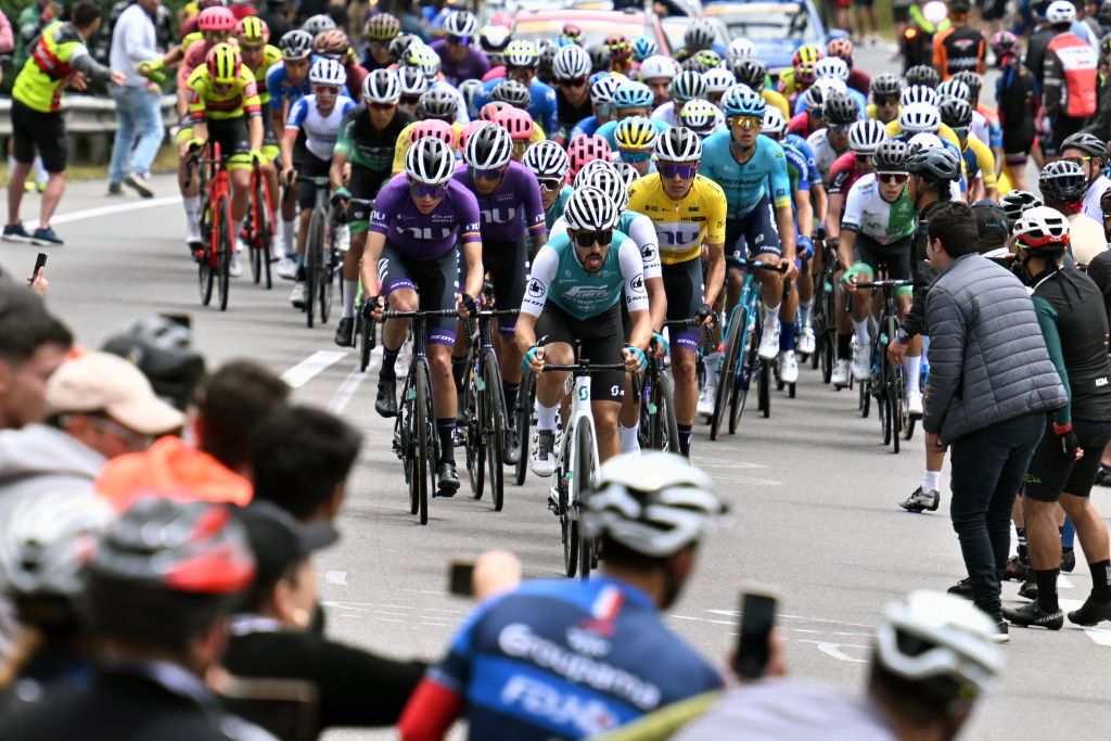 Huge crowds greeted the peloton in Bogot&aacute;