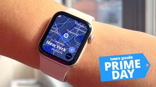 Apple Watch SE 2022 on wrist showing a map of NYC