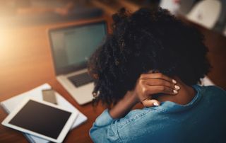 Woman-with-bad-neck-from-computer-work-