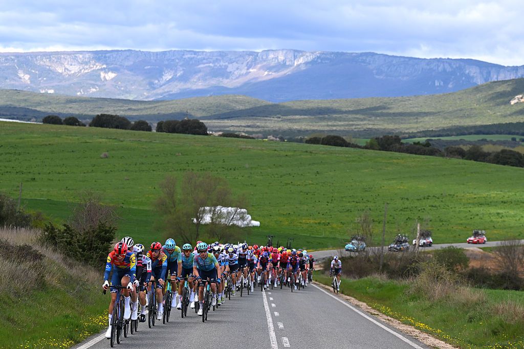 ESTELLALIZARRA SPAIN APRIL 05 A general view of the peloton competing during the 34th Gran Premio Miguel Indurain 2025 a 2039km one day race from EstellaLizarra to EstellaLizarra on April 05 2025 in EstellaLizarra Spain Photo by Tim de WaeleGetty Images