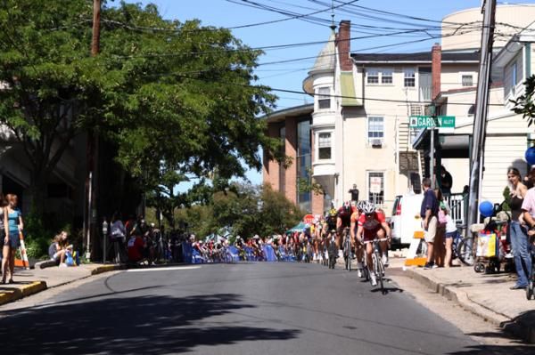 Swiss rider pulls the thread to start stringing out the men at the race start.