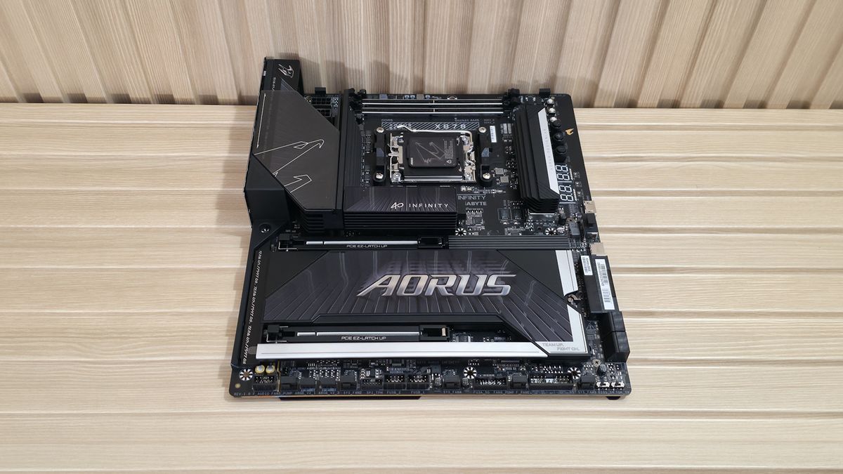 Gigabyte X870 Aorus Infinity - Board images