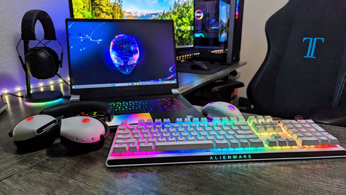 Thecaramelgamer - My Dream Setup is nearly complete 😍 Cannot wait for my  @alienware Peripherals to arrive ! Feeling warm and comfortable in my  Bravado Gaming Hoodie 🥶 @Alienware @intel @intelgaming @delltech @