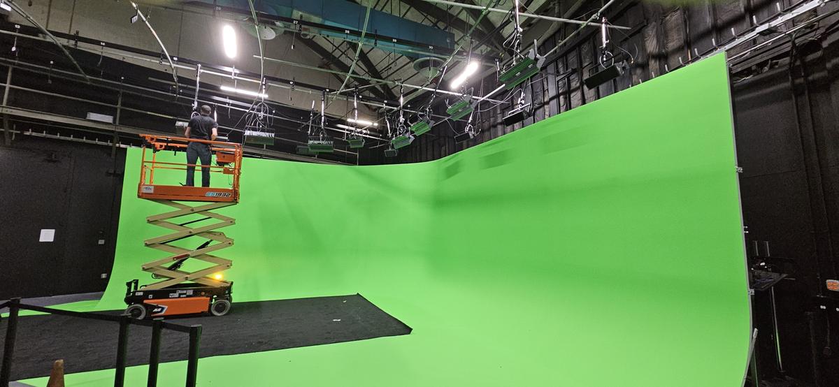 New lighting in the station&#039;s studio with a green screen