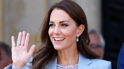 Kate Middleton public - Catherine, Duchess of Cambridge departs after visiting the Fitzwilliam Museum during an official visit to Cambridgeshire on June 23, 2022 in Cambridge, England.