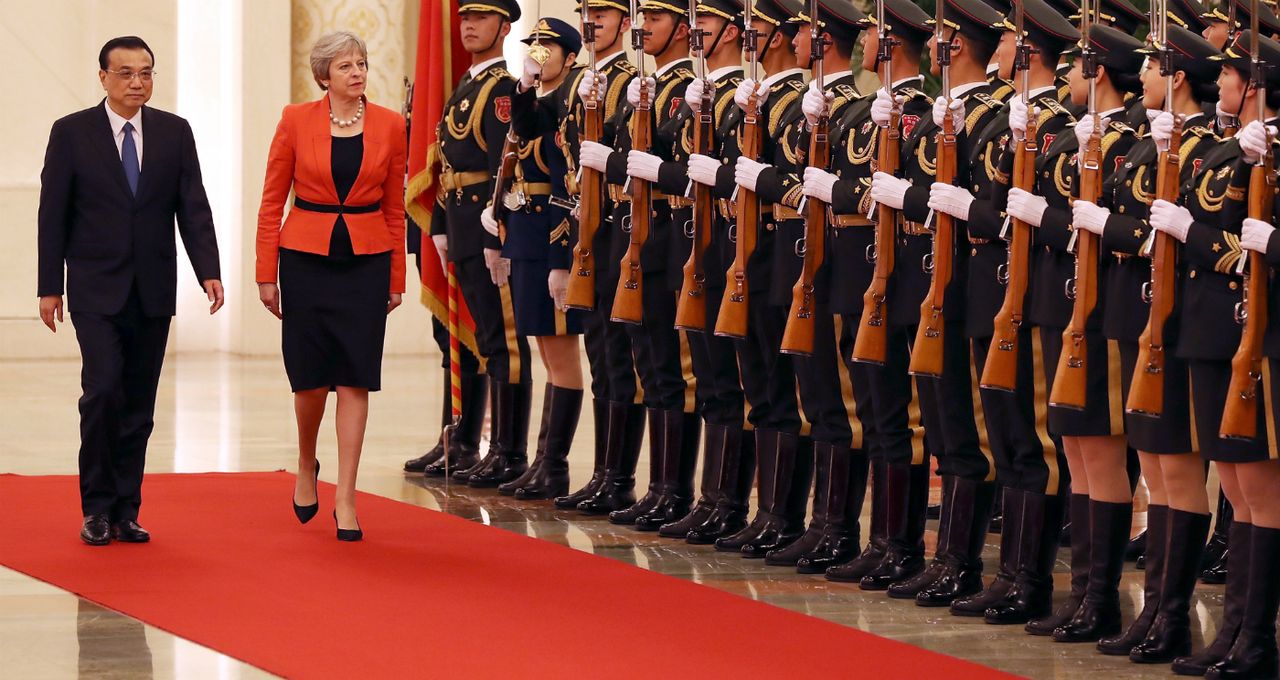 Chinese Premier Li Keqiang accompanies Theresa May in Beijing