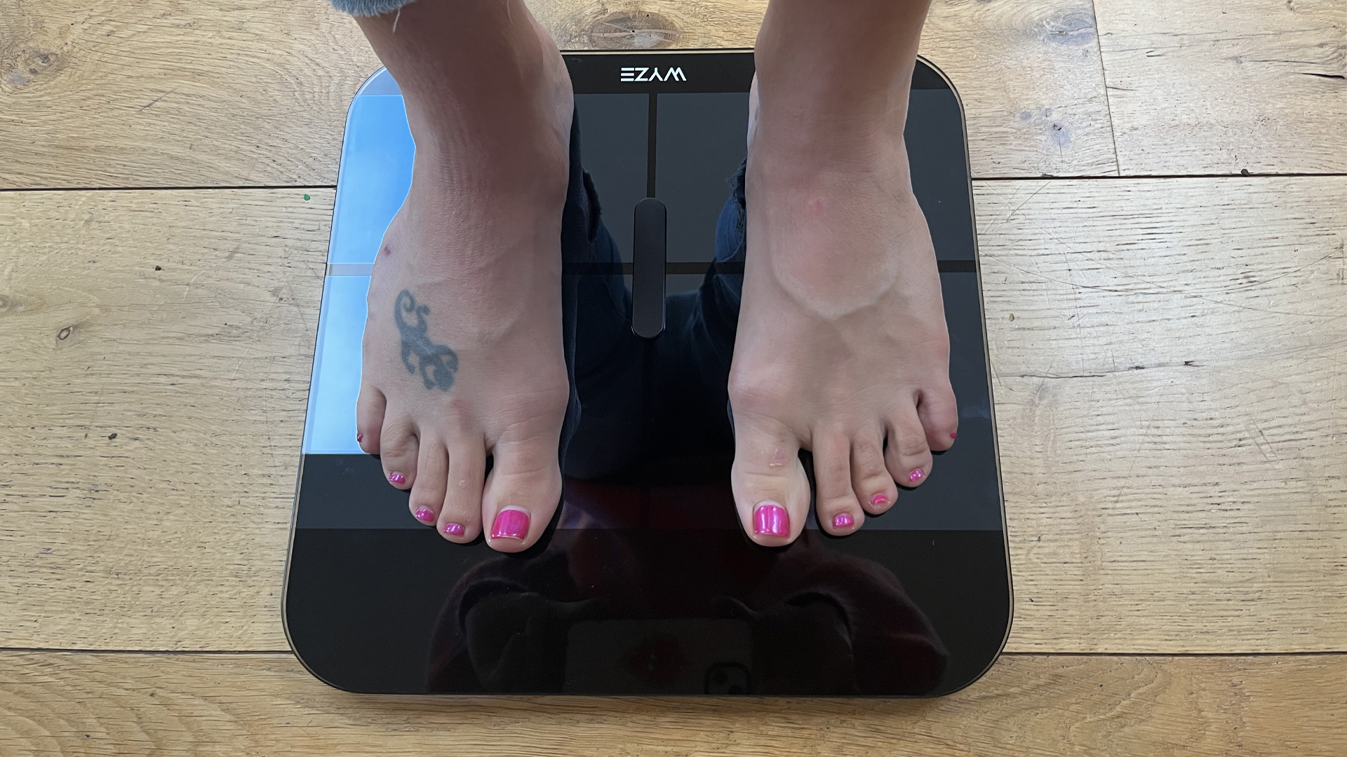Wyze Scale X smart scale being tested by Live Science contributor Maddy Bidulph