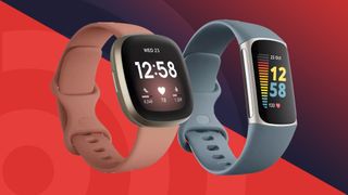 Fitbit Versa 3 en Charge 5 tegen een TechRadar-achtergrond