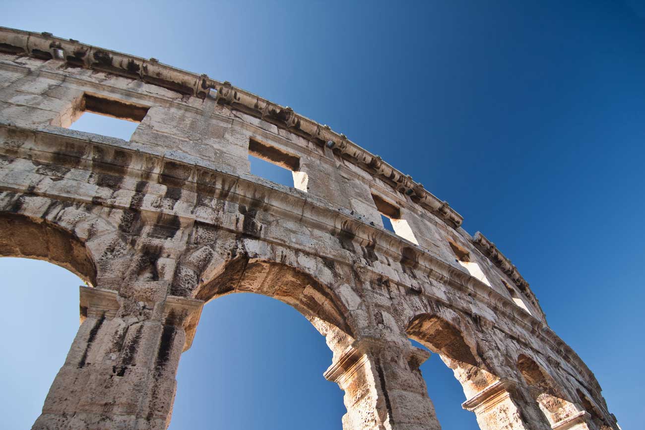 D38DEF_Amphitheatre-in-Pula_credit-Ve%CC%8Cra-Kailova%CC%81-Alamy-Stock-Photo.jpg