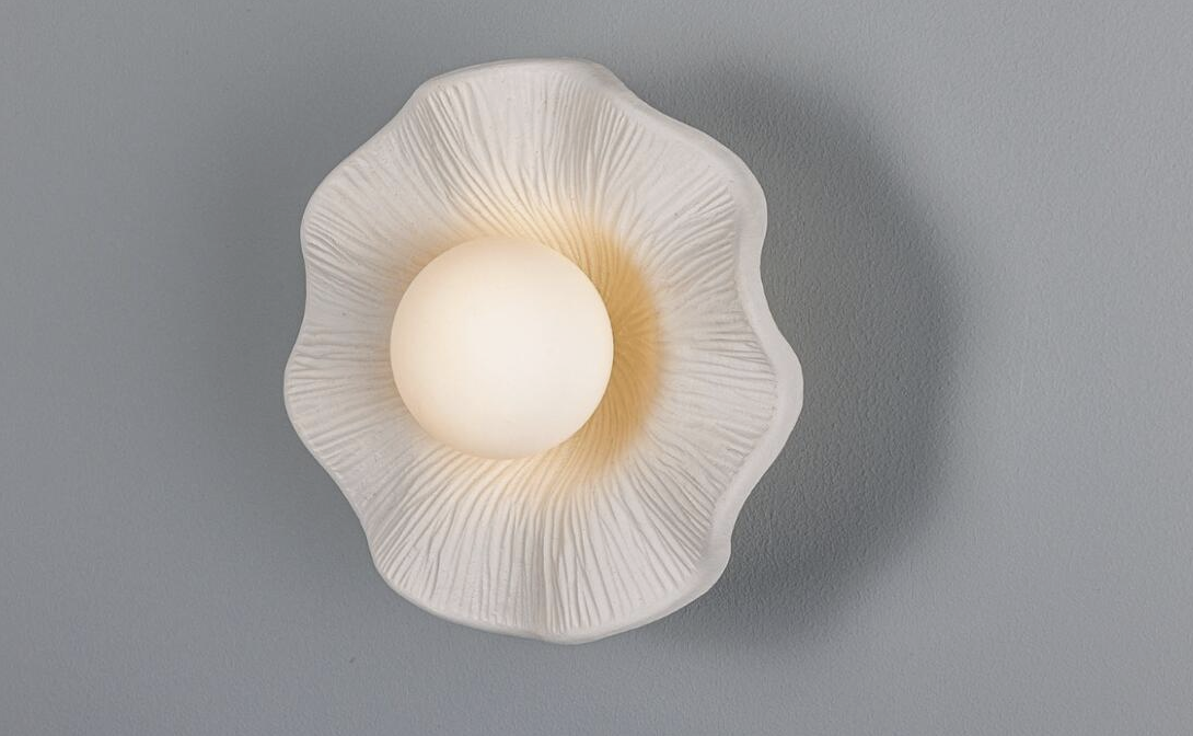 an oyster light wall lamp suitable for a bathroom
