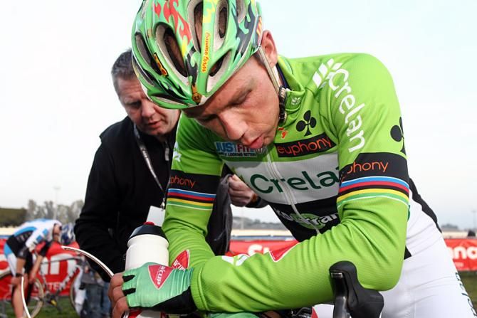 Sven Nys (Crelan-Euphony) gathers himself after a disappointing World Cup race in Rome.
