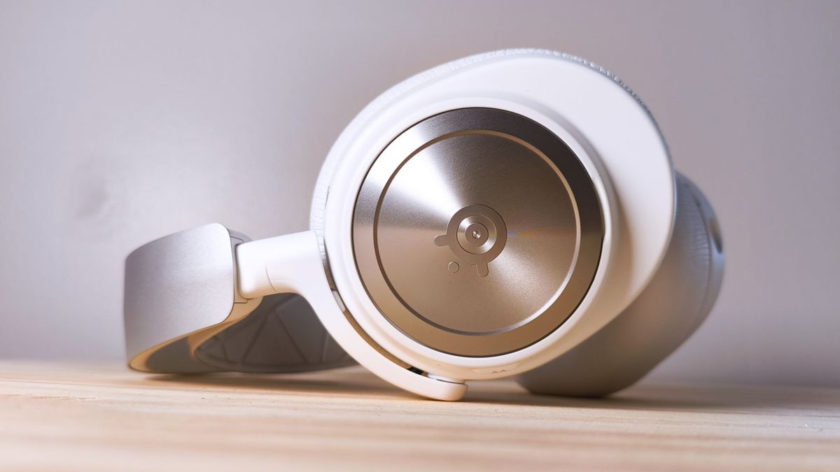 Close up of the right ear cup on the SteelSeries Arctis Nova Pro