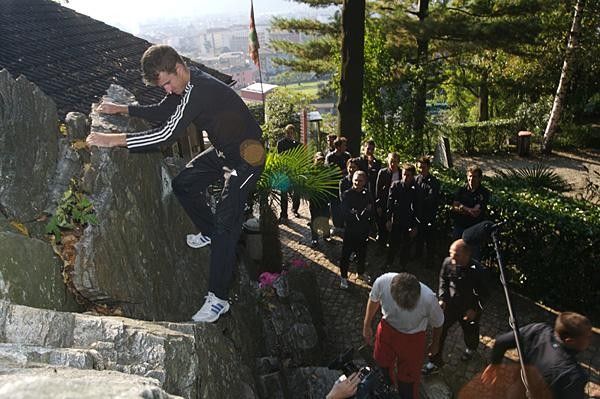 Michael Rogers climbs the wall,