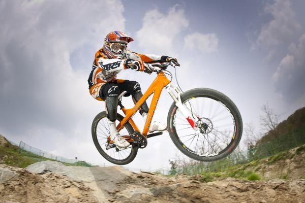 Anneke Beerten catches some air