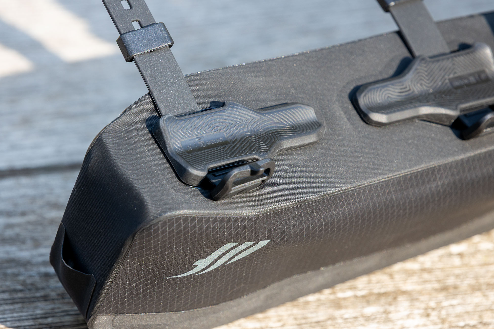 Tailfin Long Top Tube Bag's V-Mount system
