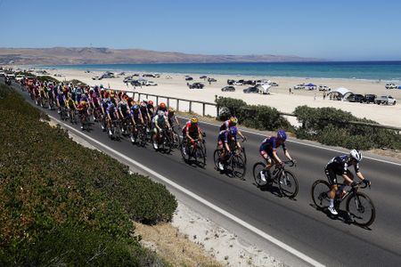WILLUNGA, AUSTRALIA - JANUARY 17: A general view of the peloton competing at Aldinga Beach landscape during the 10th Santos Women's Tour Down Under 2026, Stage 1 a 137.4km stage from Willunga to Willunga 134m / #UCIWWT / on January 17, 2026 in Willunga, Australia. (Photo by Con Chronis/Getty Images)