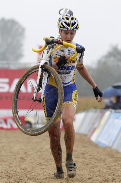Nikki Harris (Telenet-Fidea) en route to a second place finish.