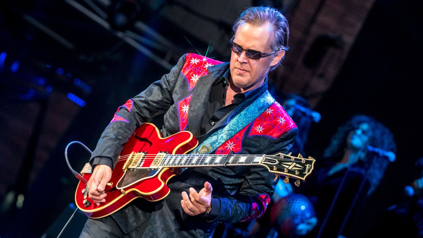 Joe Bonamassa - Tales of time (2023). Keith Strickland. Keith Strickland b 52. Гитарист.