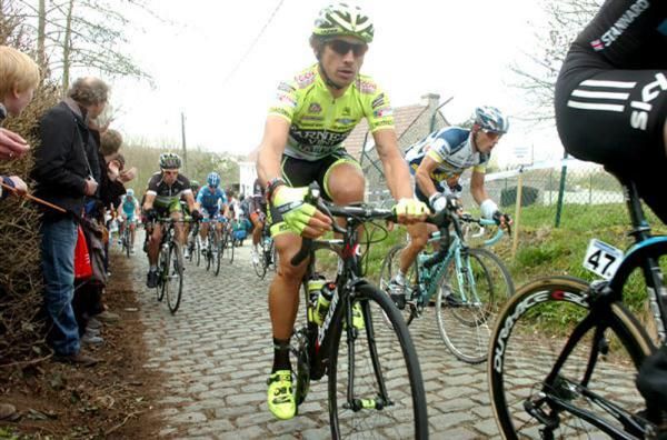 Pozzato climbs the Molenberg on his way to second place