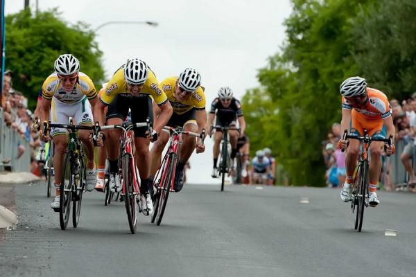 The sprint on stage one in full swing.
