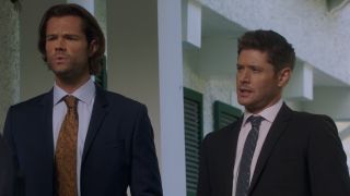 Sam and Dean dressed as the FBI in the Supernatural finale.