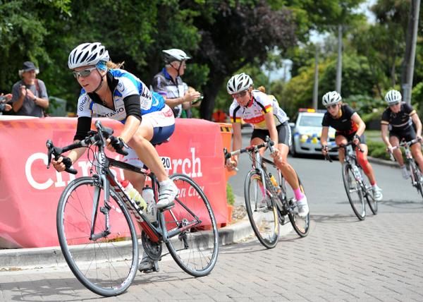 A new break of four has slipped off the fron, led by Reta Trotman of Otago