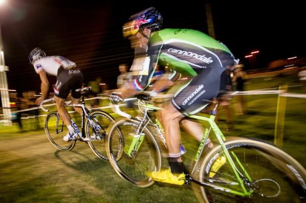 Tim Johnson (Cannondale - Cyclocrossworld) chases eventual race winner Jeremy Powers (Rapha-Focus).