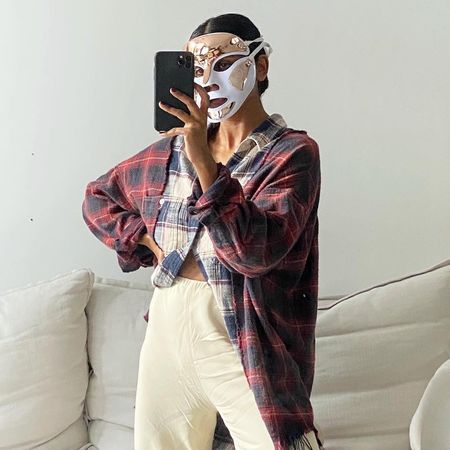 Monikh using an led mask