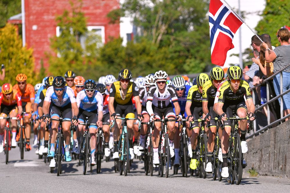 The Tour des fjords peloton