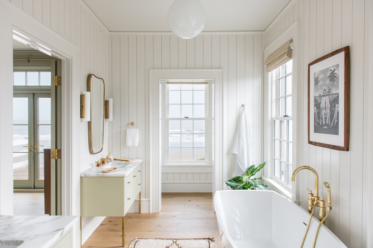 An all white bathroom