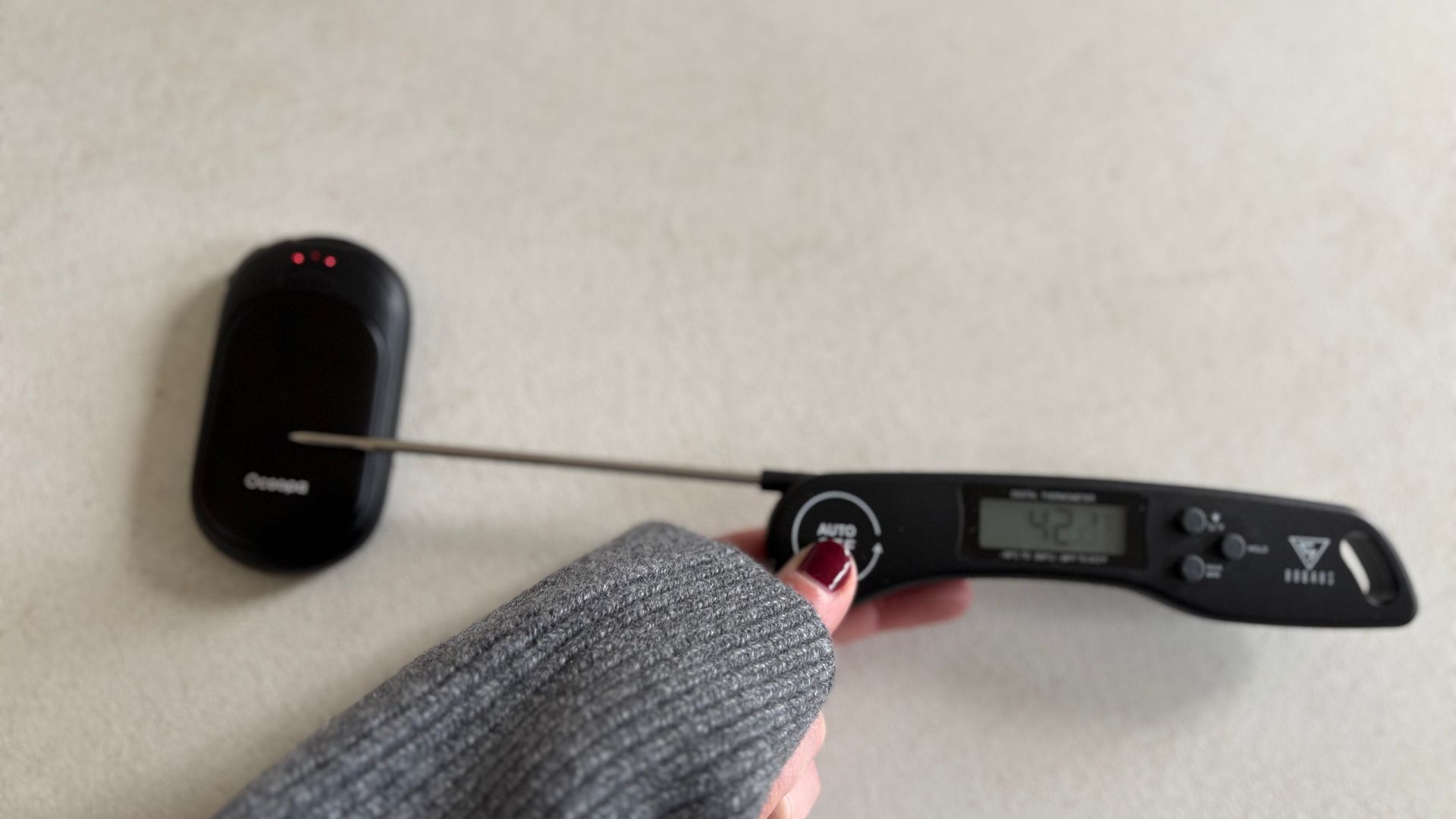 Laura using the Ocoopa UT3 Rechargable Electric Hand Warmers