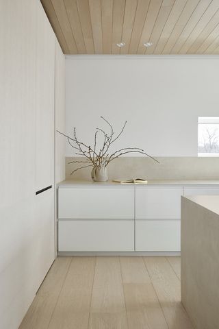 Minimalist modern kitchen by Studio Author