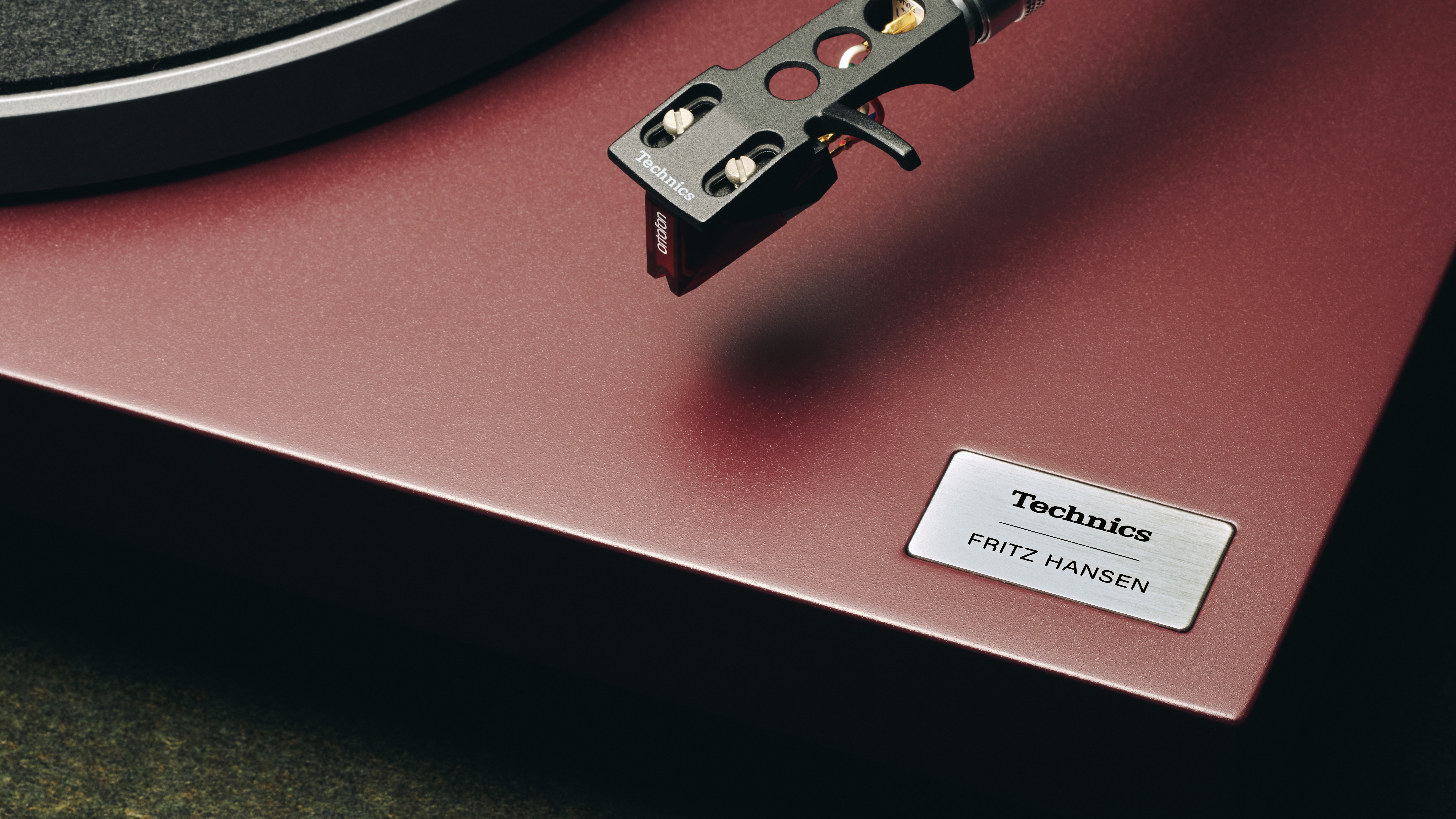 Technics x Fritz Hansen SL-40CBT