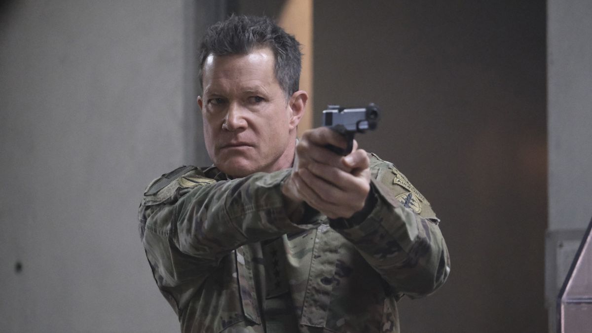 Dylan Walsh&#039;s Sam Lane holding gun in Superman and Lois