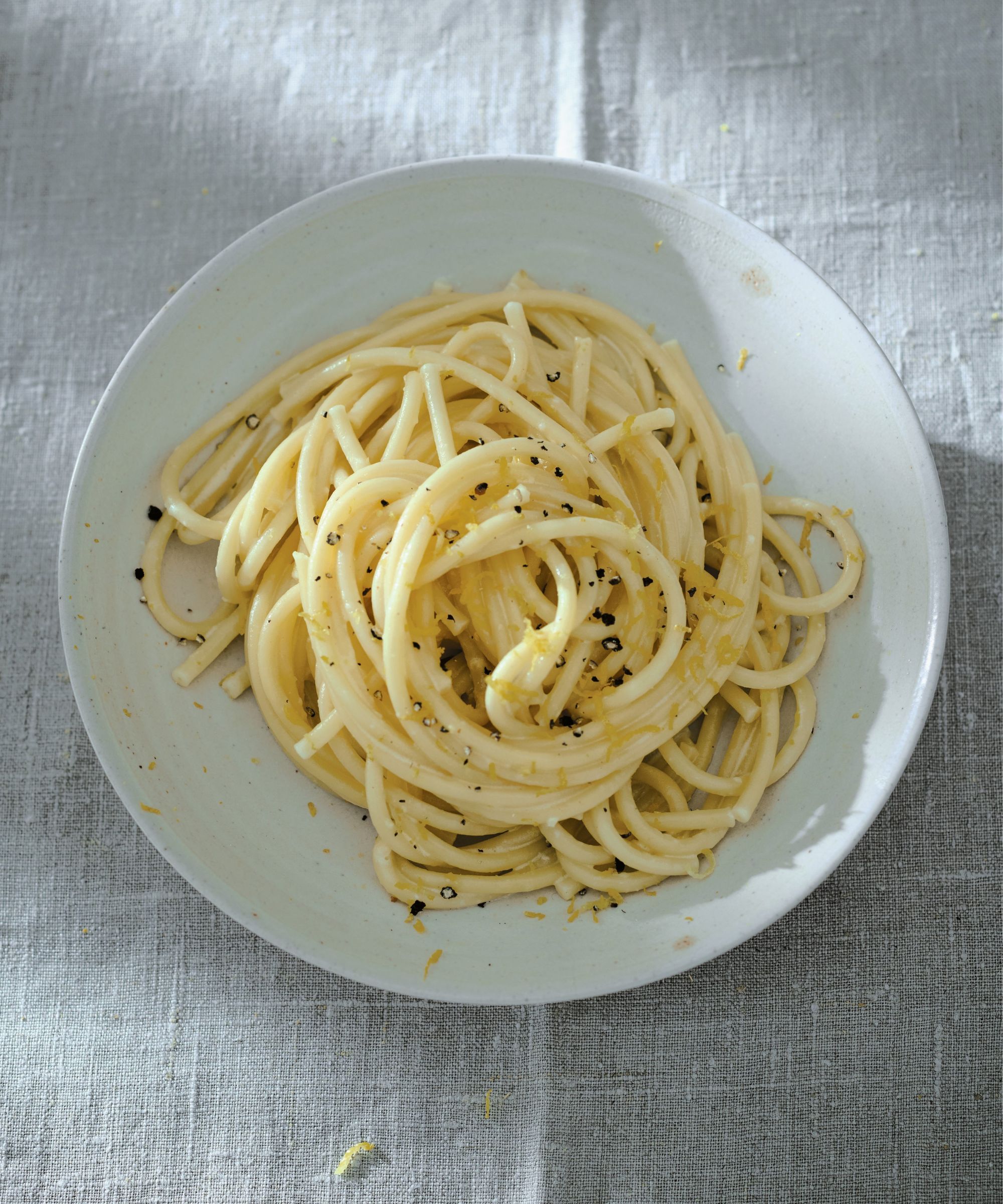 Lemon spaghetti dish
