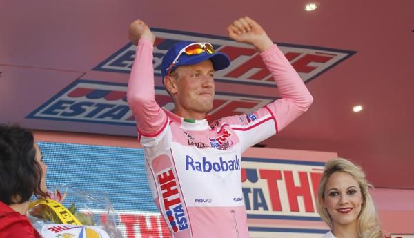 Pieter Weening (Rabobank) won the stage and took pink