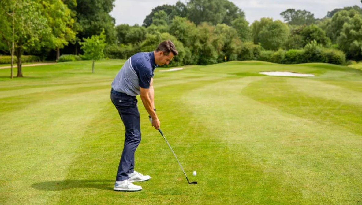 Joel hits the TaylorMade Milled Grind 3 Wedge